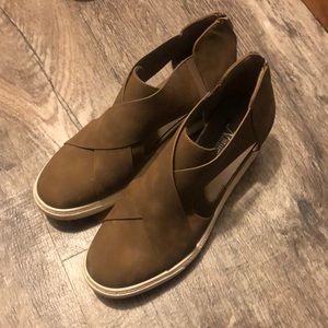 Tan wedges. Classy cute, like new!